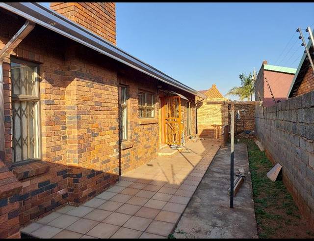 3 BEDROOM HOUSE FOR SALE IN SPRUITVIEW